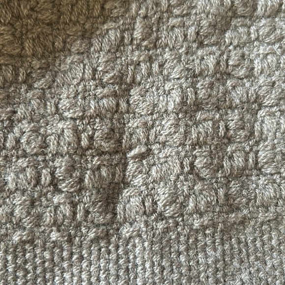 A & R Cashmere Scarf - Picture 6 of 8